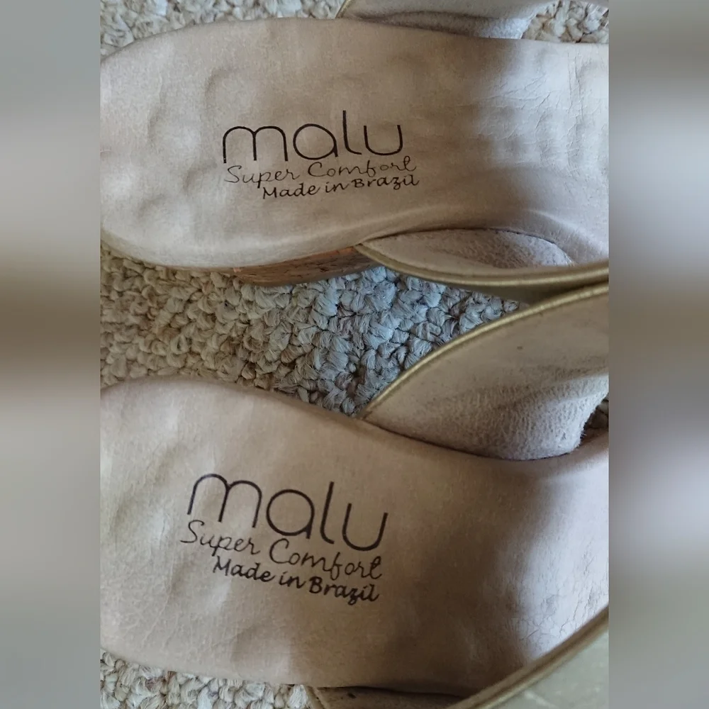 Malu gold tone Renay 2 bands Comfort Wedge Slides size 7